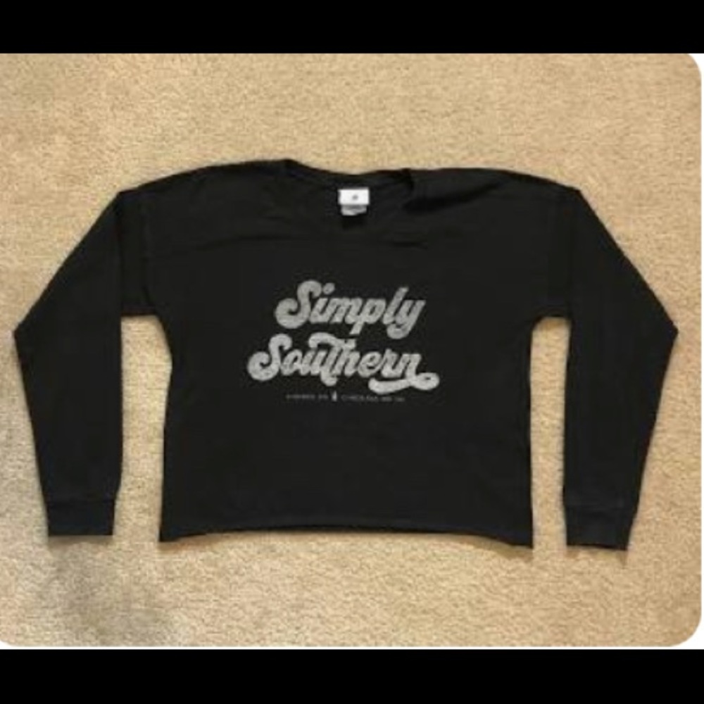 LIGHTLY LOVED!! Black Simply Southern Crop Top in a Size Small